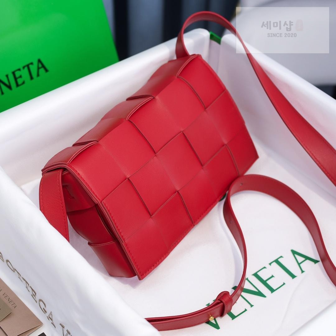 Bottega Veneta Bottega Veneta Cassette Bag 40번 이미지
