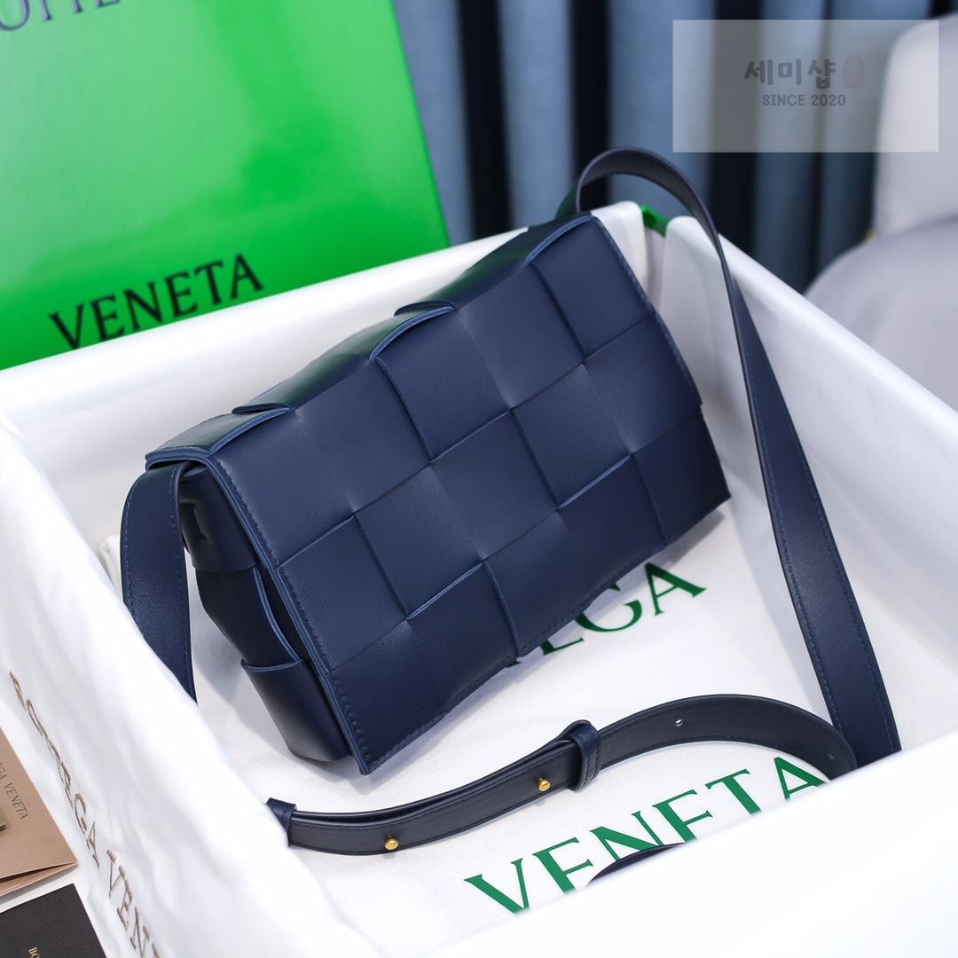 Bottega Veneta Bottega Veneta Cassette Bag 47번 이미지