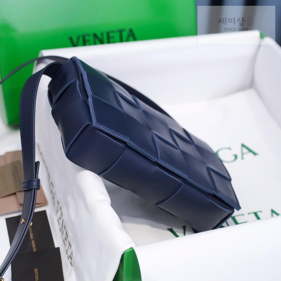 Bottega Veneta Bottega Veneta Cassette Bag 49번 이미지