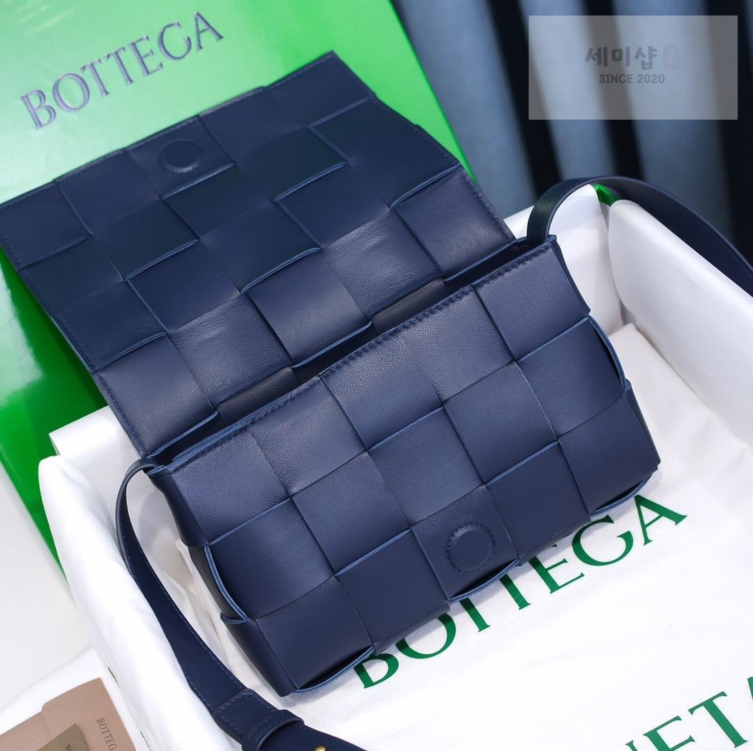 Bottega Veneta Bottega Veneta Cassette Bag 50번 이미지