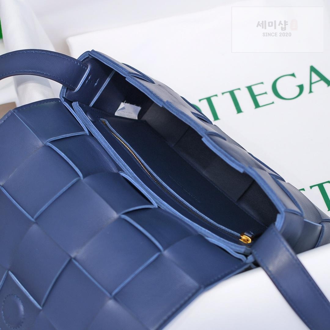 Bottega Veneta Bottega Veneta Cassette Bag 52번 이미지