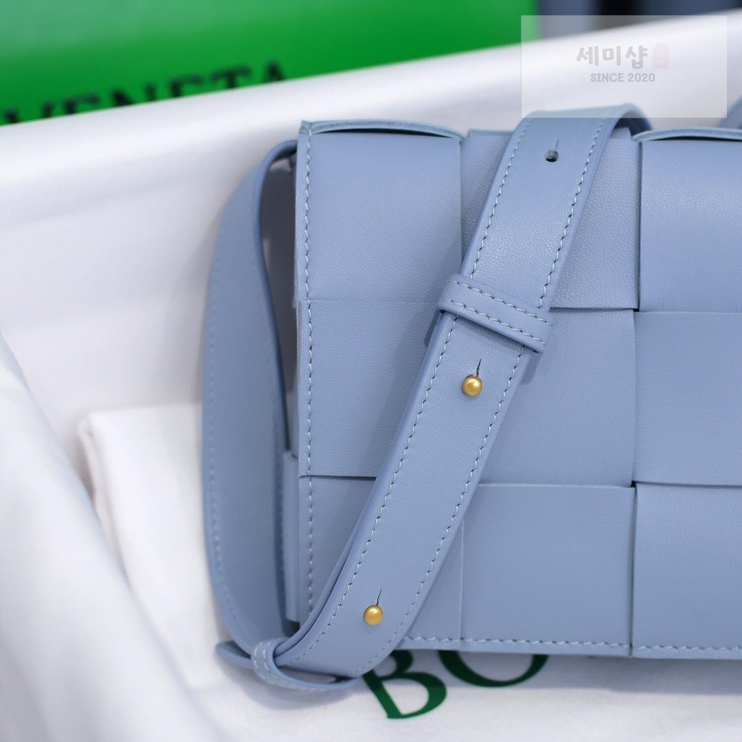 Bottega Veneta Bottega Veneta Cassette Bag 56번 이미지