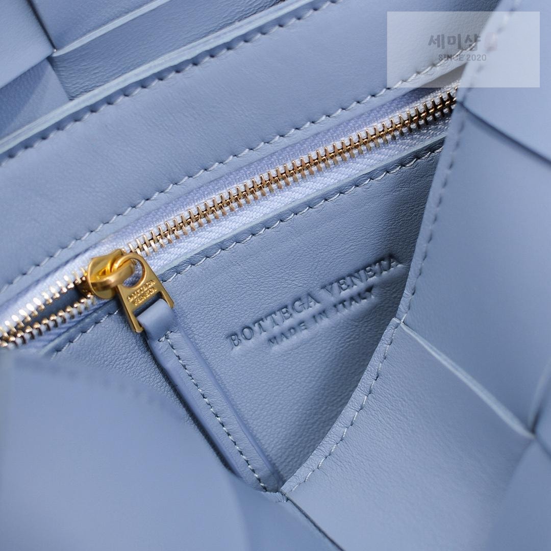 Bottega Veneta Bottega Veneta Cassette Bag 111번 이미지