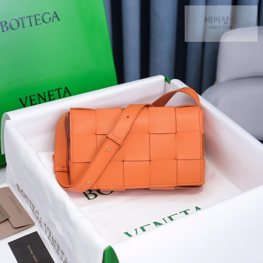Bottega Veneta Bottega Veneta Cassette Bag 58번 이미지
