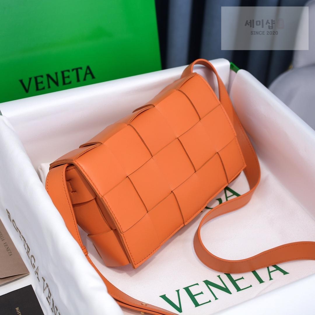 Bottega Veneta Bottega Veneta Cassette Bag 59번 이미지