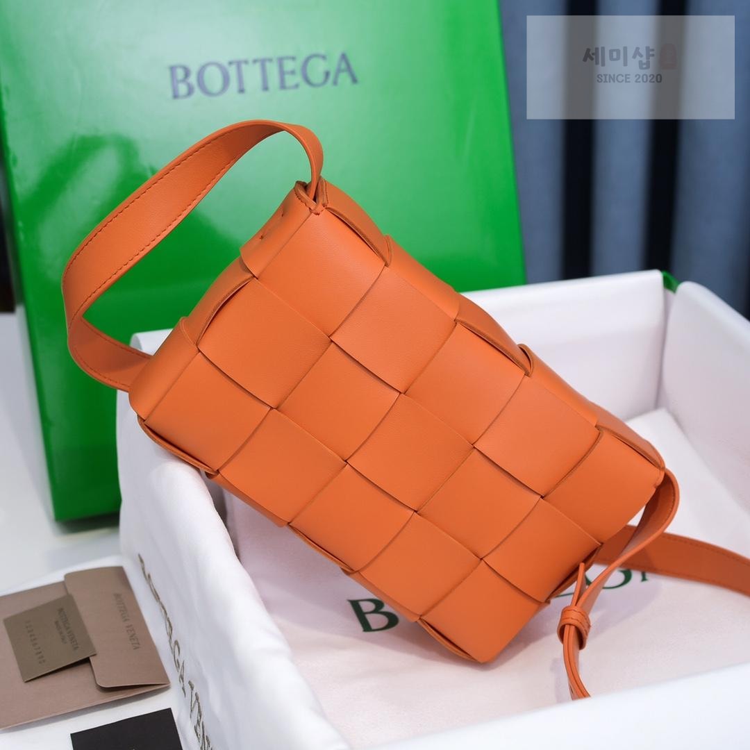 Bottega Veneta Bottega Veneta Cassette Bag 60번 이미지