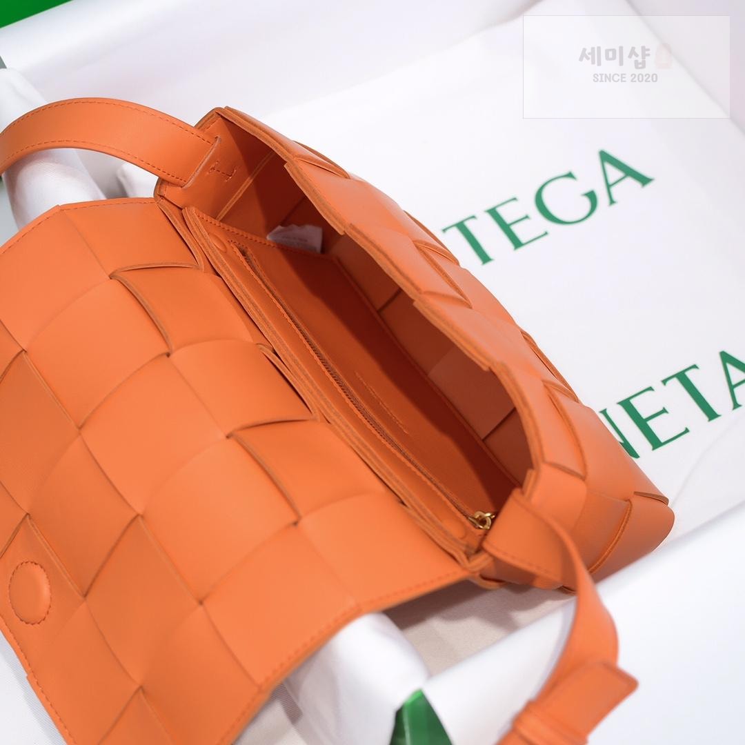 Bottega Veneta Bottega Veneta Cassette Bag 63번 이미지