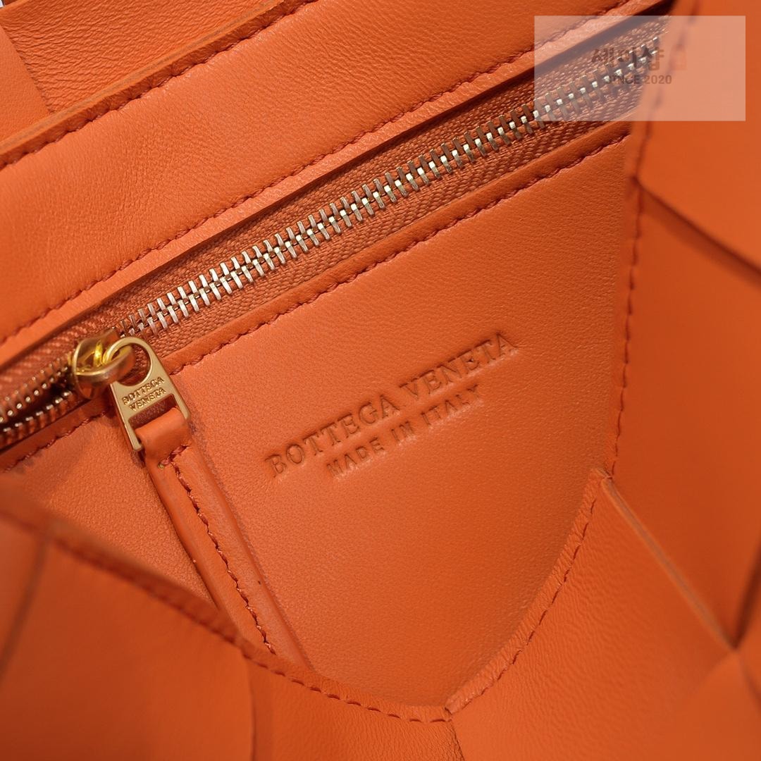 Bottega Veneta Bottega Veneta Cassette Bag 128번 이미지