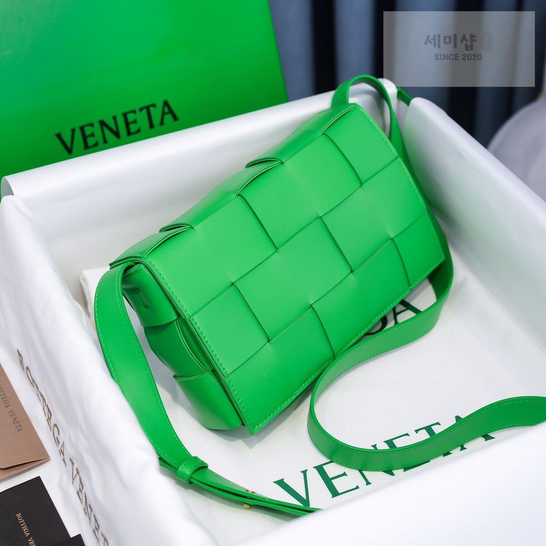 Bottega Veneta Bottega Veneta Cassette Bag 65번 이미지