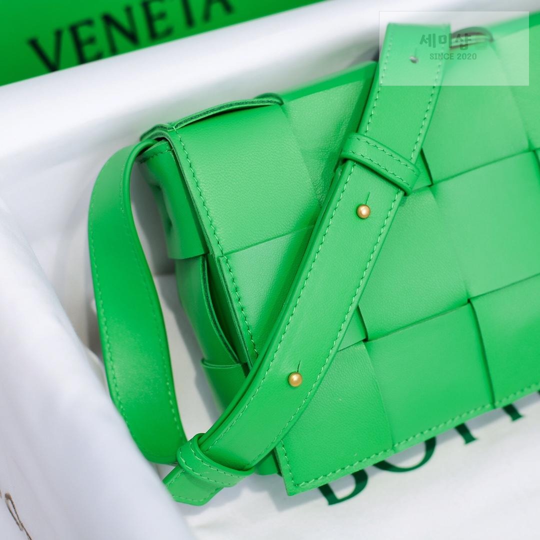 Bottega Veneta Bottega Veneta Cassette Bag 67번 이미지