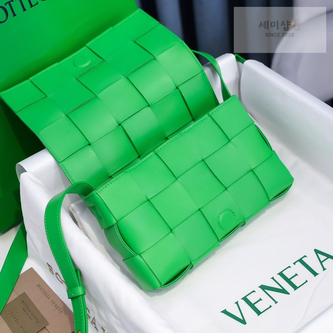 Bottega Veneta Bottega Veneta Cassette Bag 68번 이미지