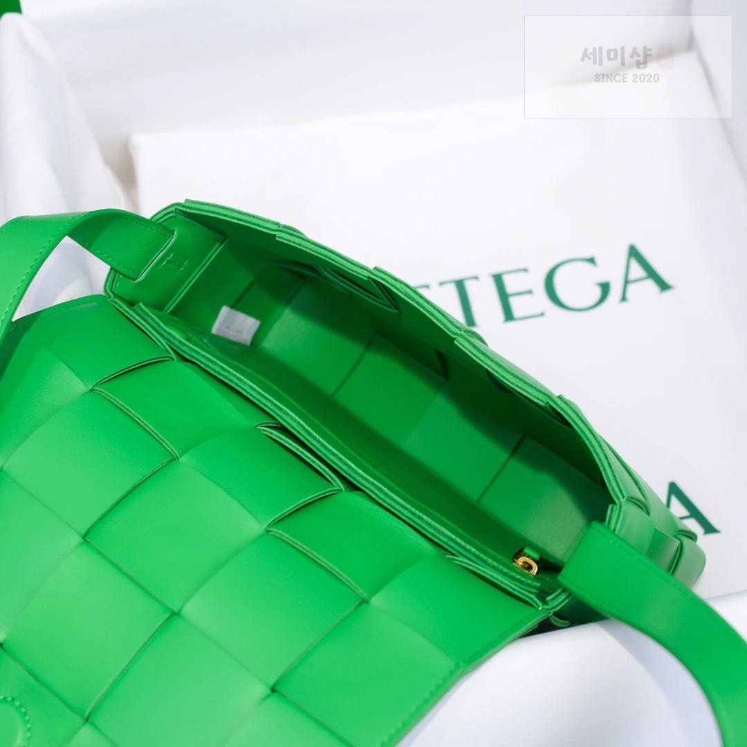 Bottega Veneta Bottega Veneta Cassette Bag 69번 이미지