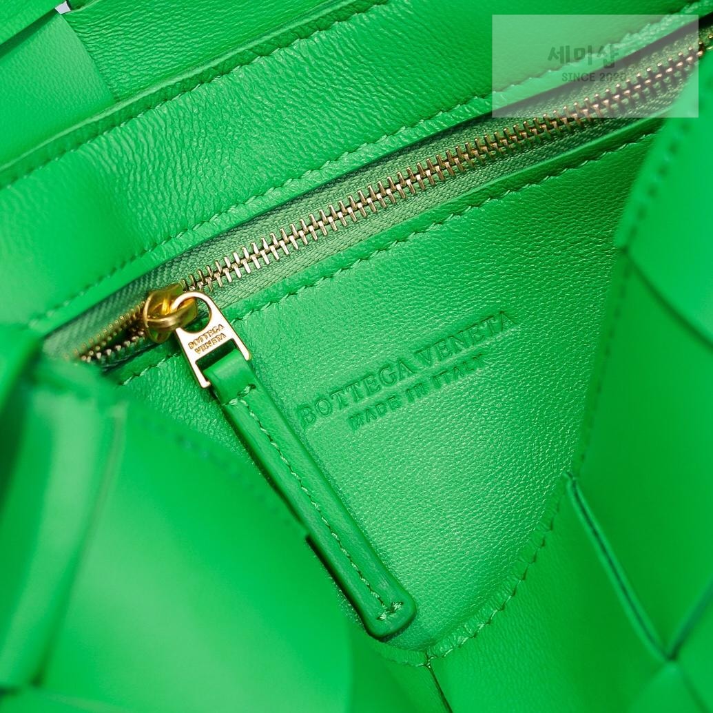 Bottega Veneta Bottega Veneta Cassette Bag 70번 이미지