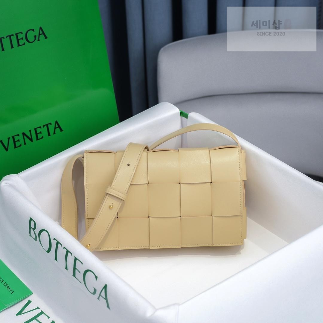 Bottega Veneta Bottega Veneta Cassette Bag 71번 이미지