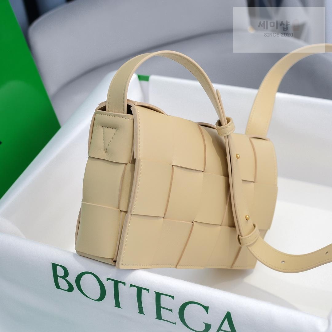 Bottega Veneta Bottega Veneta Cassette Bag 72번 이미지