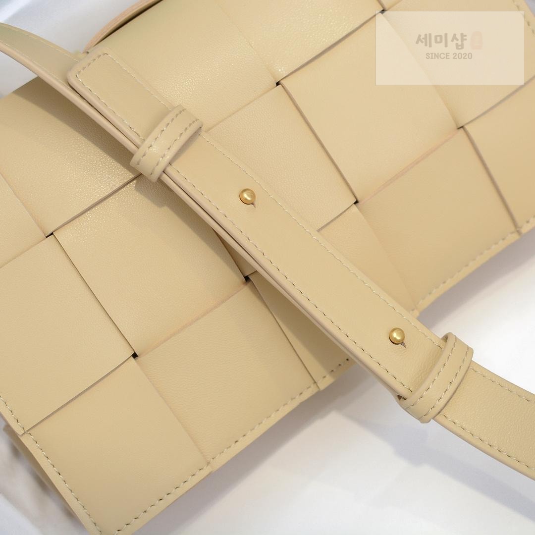 Bottega Veneta Bottega Veneta Cassette Bag 74번 이미지