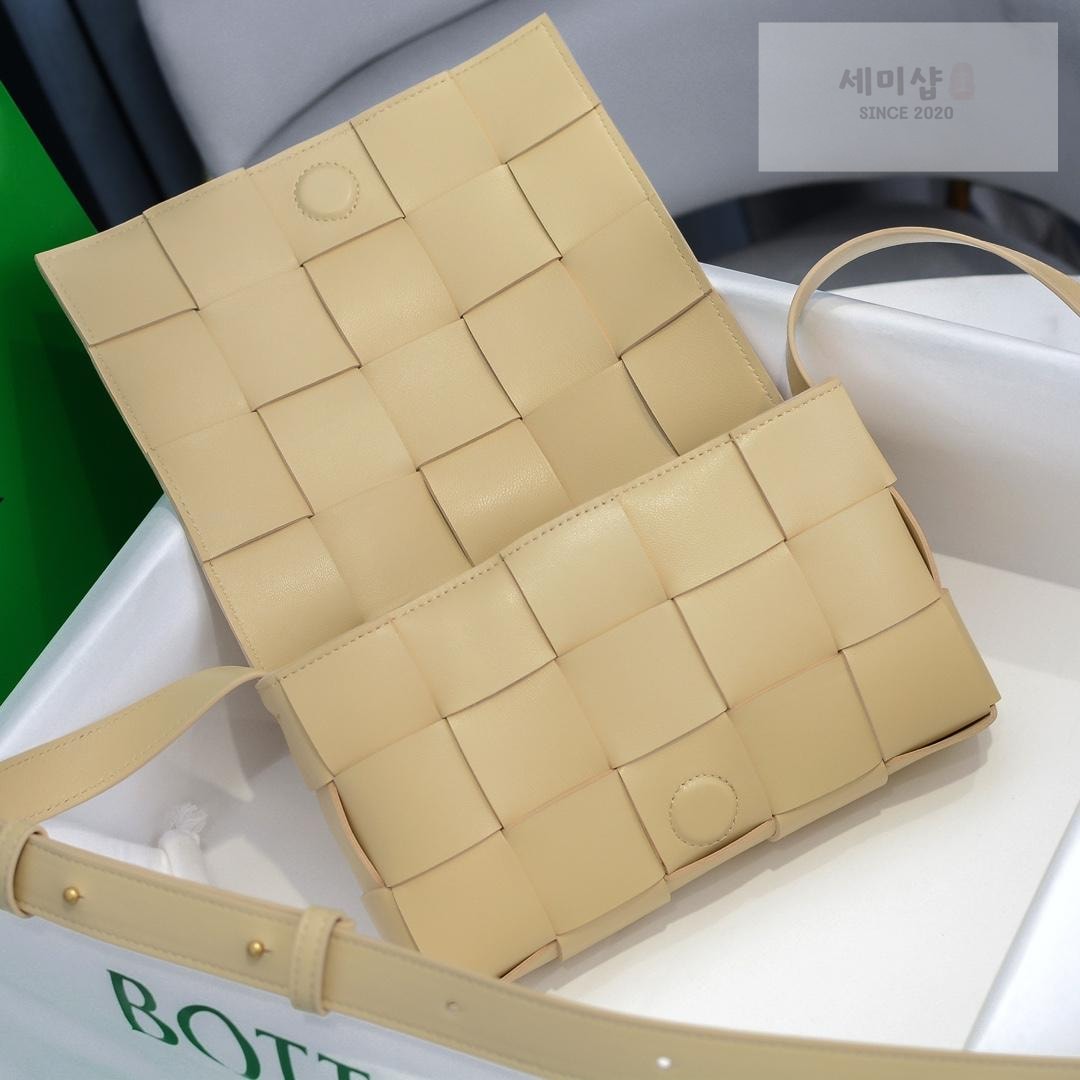 Bottega Veneta Bottega Veneta Cassette Bag 75번 이미지