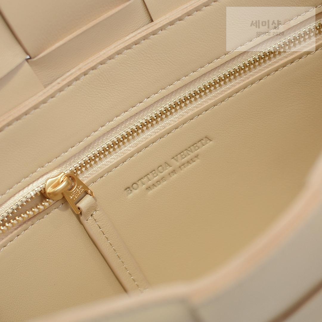 Bottega Veneta Bottega Veneta Cassette Bag 77번 이미지