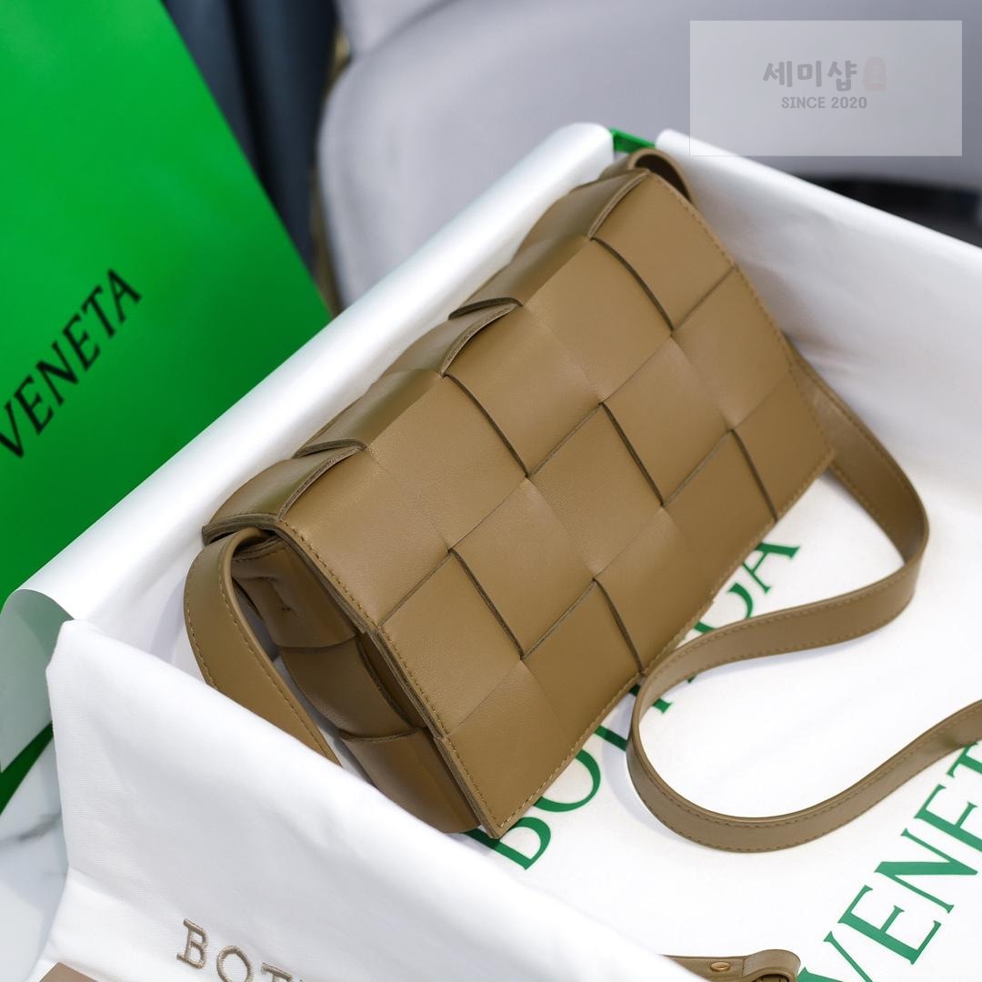Bottega Veneta Bottega Veneta Cassette Bag 78번 이미지