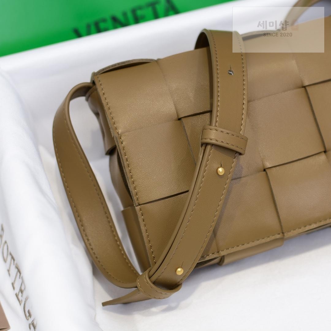 Bottega Veneta Bottega Veneta Cassette Bag 79번 이미지