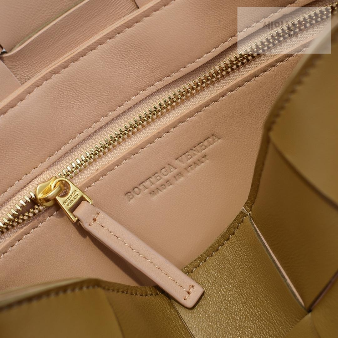 Bottega Veneta Bottega Veneta Cassette Bag 82번 이미지