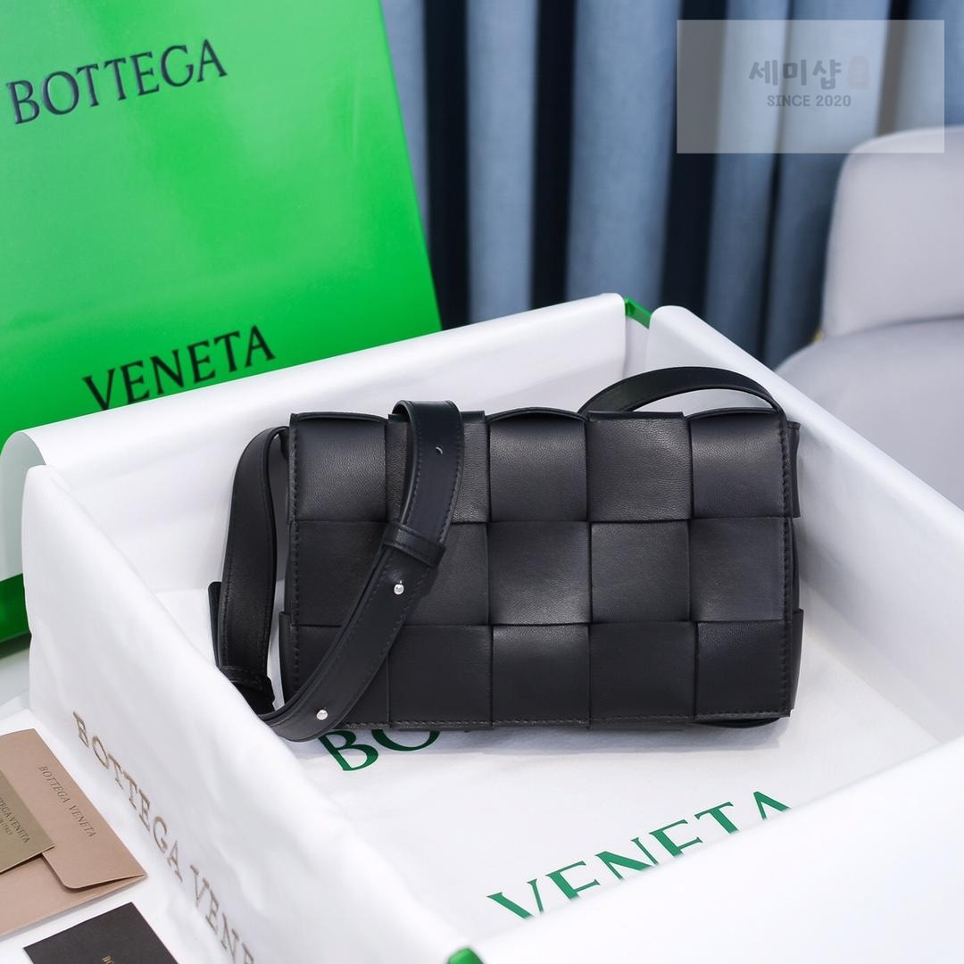 Bottega Veneta Bottega Veneta Cassette Bag 83번 이미지