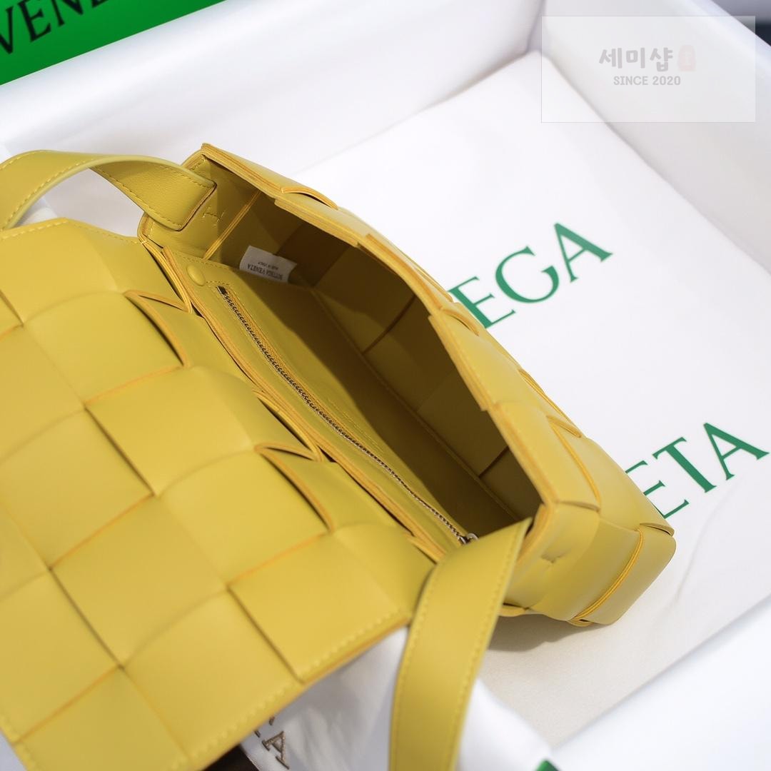 Bottega Veneta Bottega Veneta Cassette Bag 94번 이미지