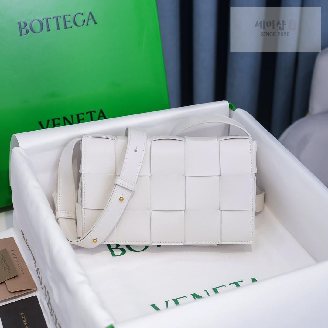 Bottega Veneta Bottega Veneta Cassette Bag 95번 이미지