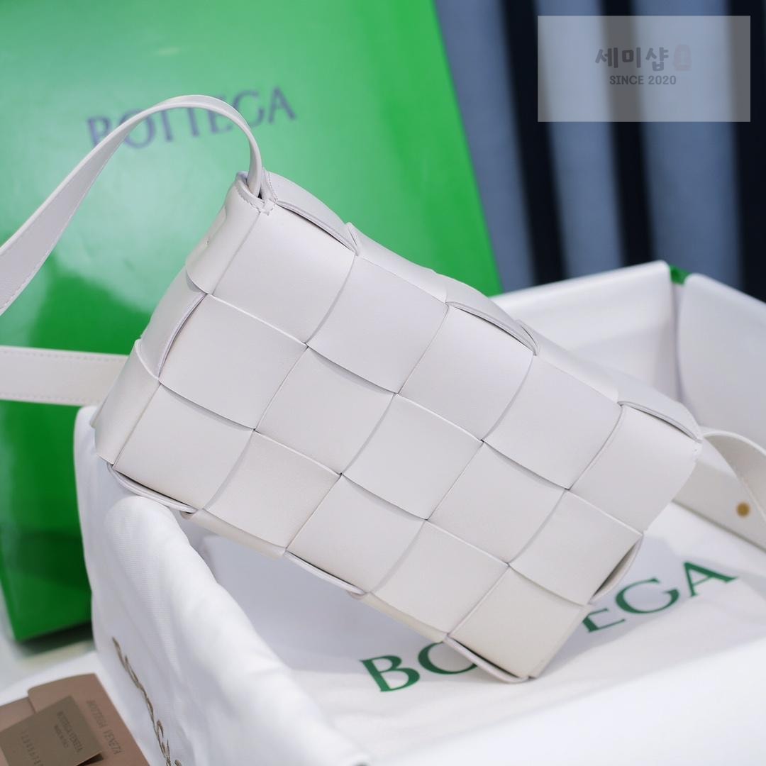Bottega Veneta Bottega Veneta Cassette Bag 123번 이미지