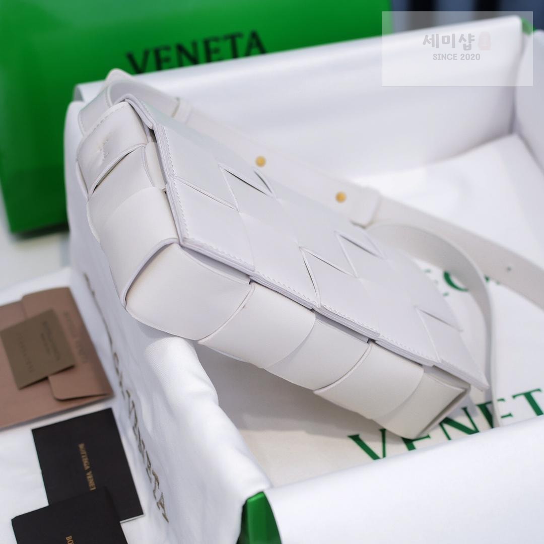 Bottega Veneta Bottega Veneta Cassette Bag 97번 이미지