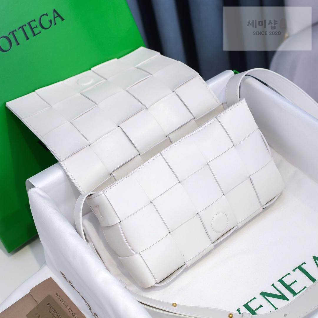Bottega Veneta Bottega Veneta Cassette Bag 99번 이미지