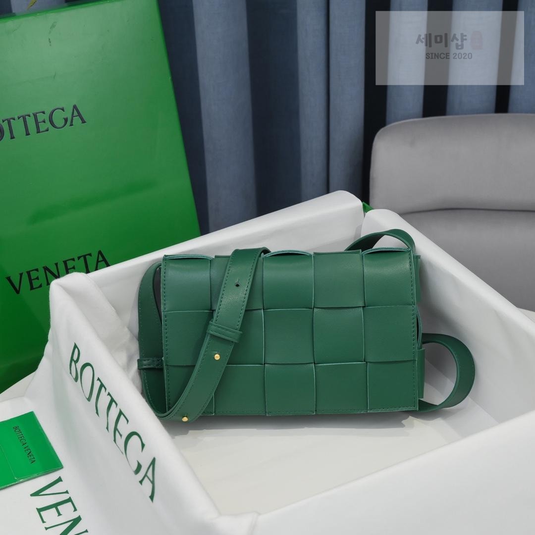 Bottega Veneta Bottega Veneta Cassette Bag 102번 이미지