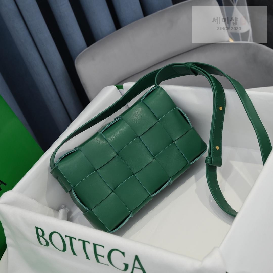 Bottega Veneta Bottega Veneta Cassette Bag 103번 이미지