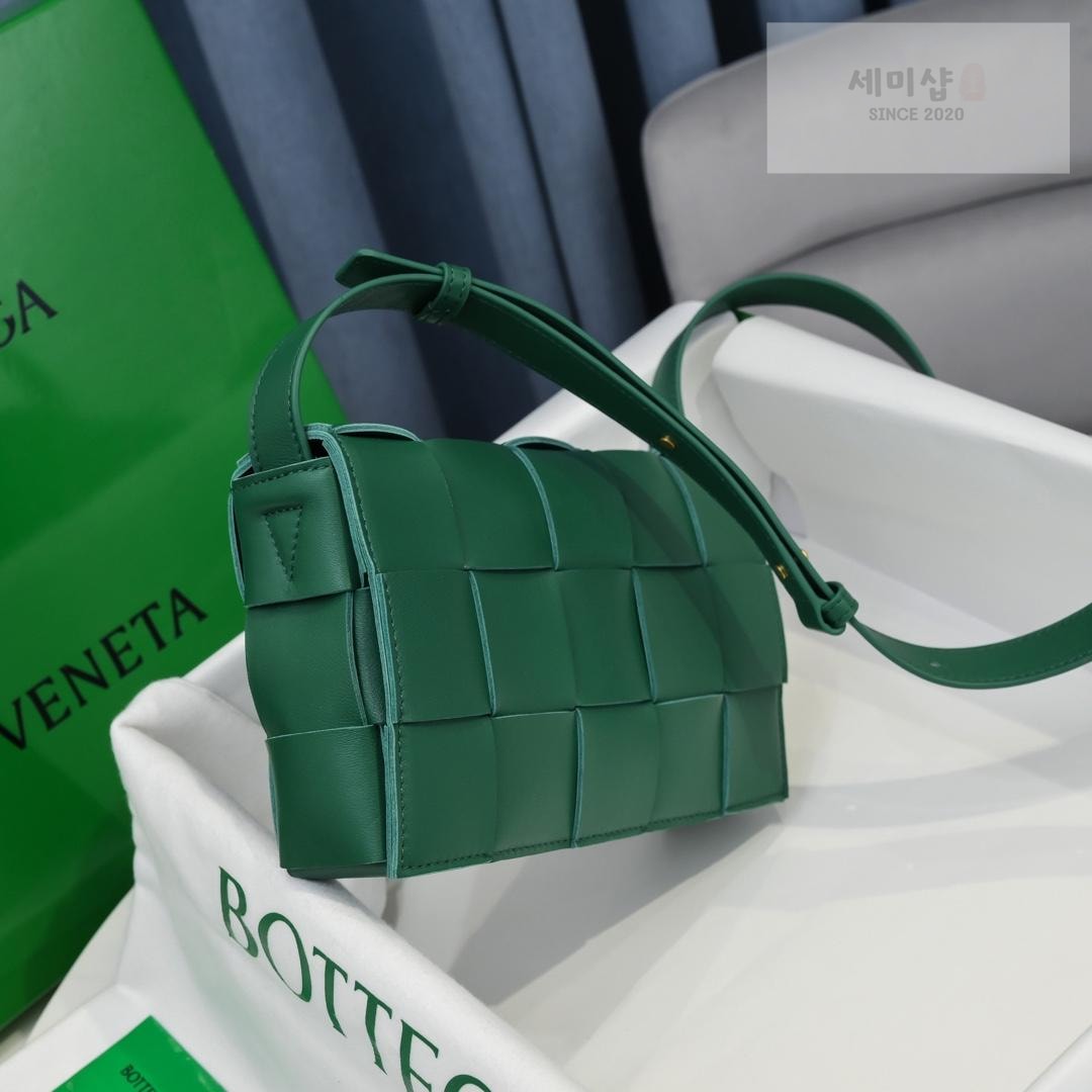 Bottega Veneta Bottega Veneta Cassette Bag 105번 이미지