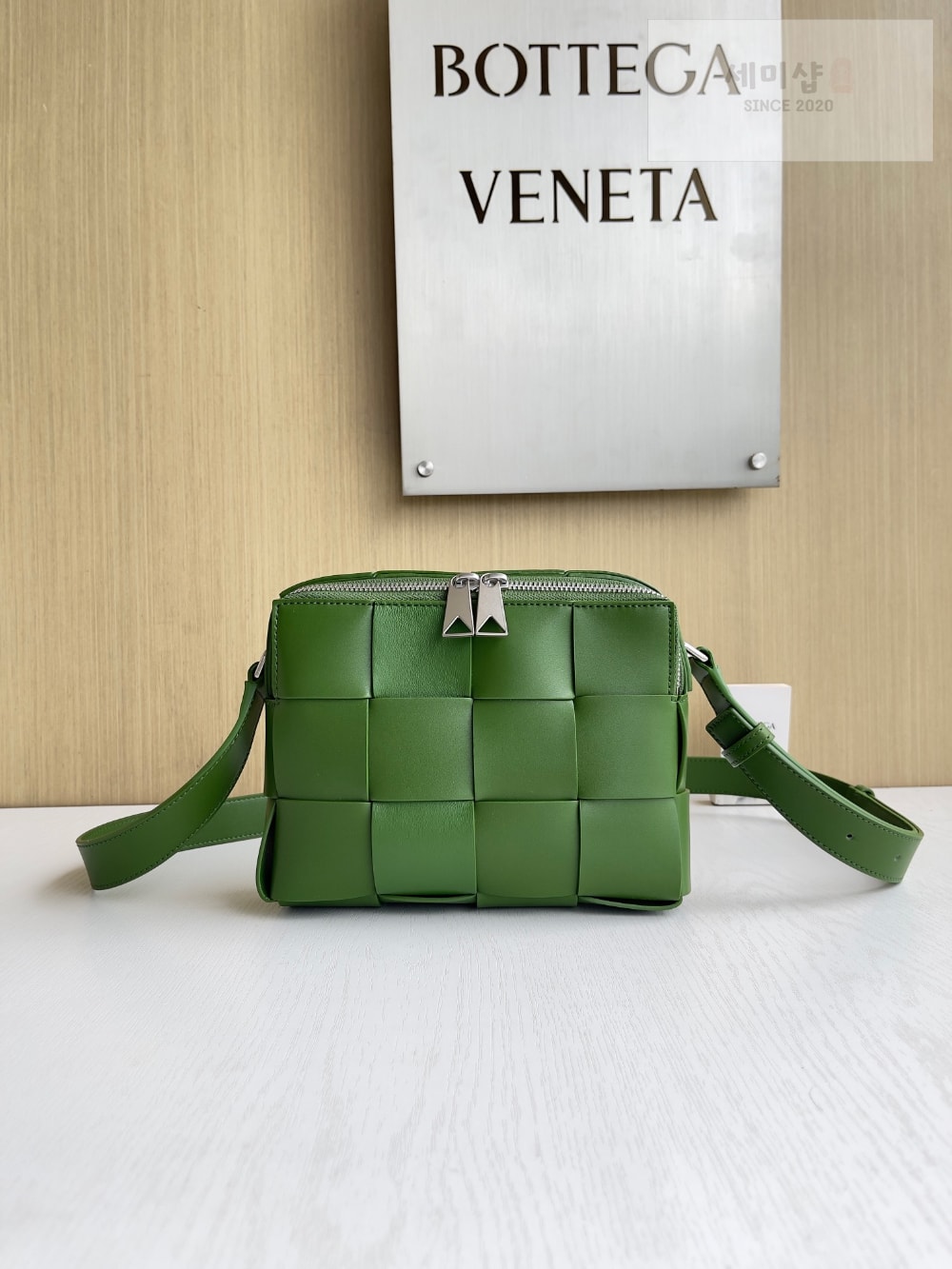 Bottega Veneta Bottega Veneta Cassette Camera Bag Bag 1번 이미지