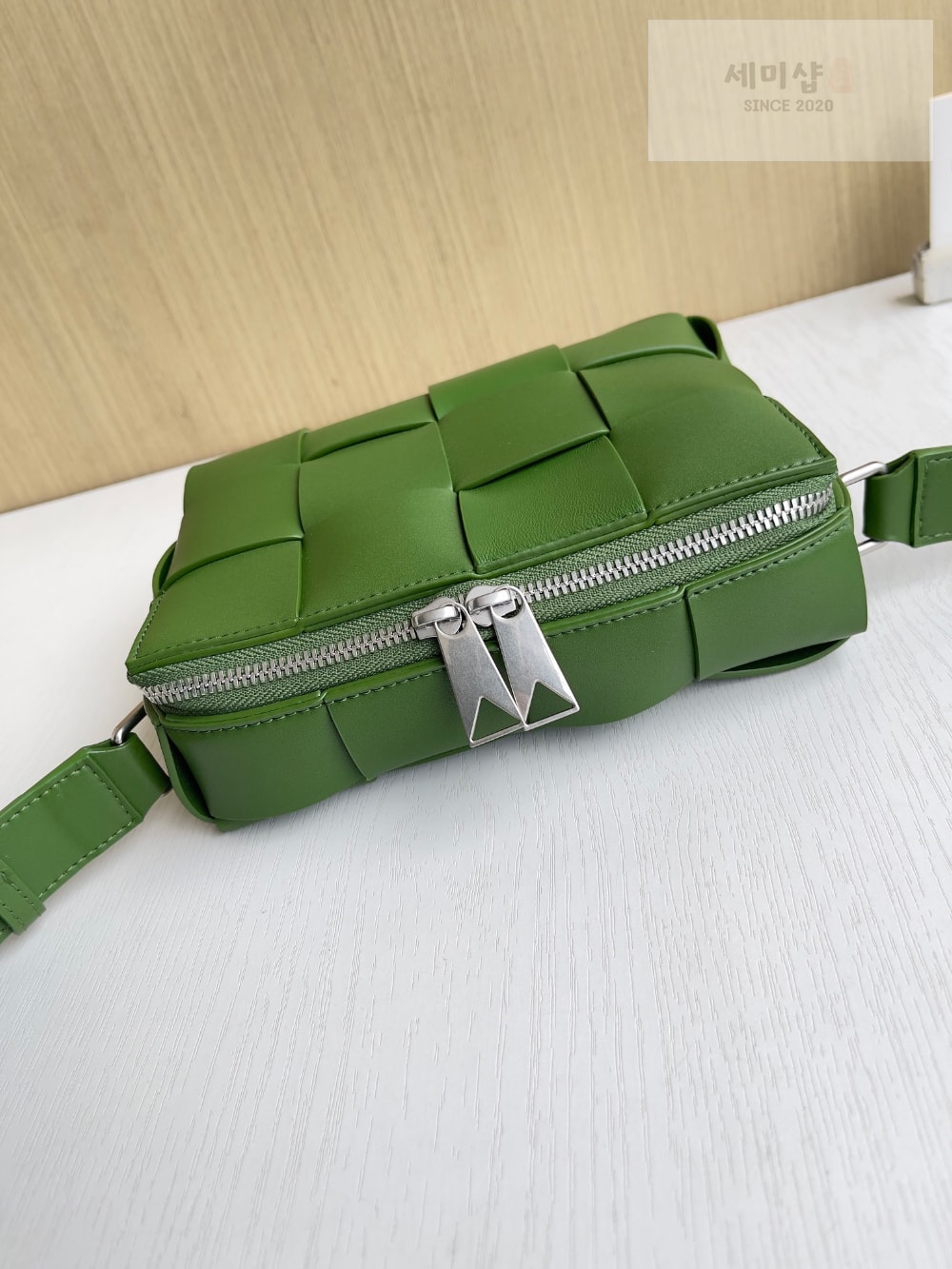 Bottega Veneta Bottega Veneta Cassette Camera Bag Bag 8번 이미지