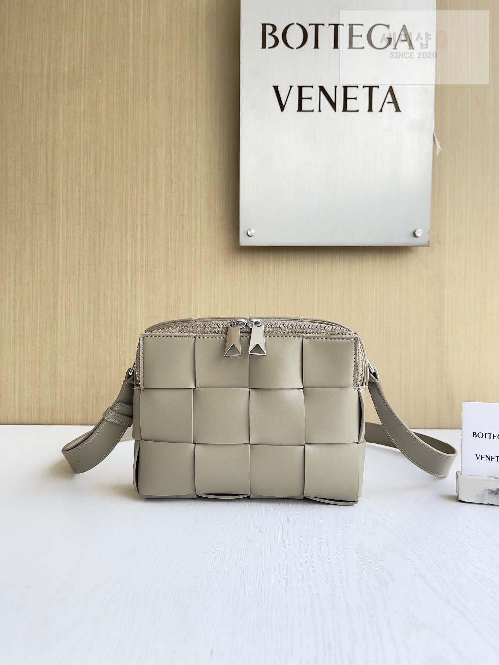 Bottega Veneta Bottega Veneta Cassette Camera Bag Bag 1번 이미지