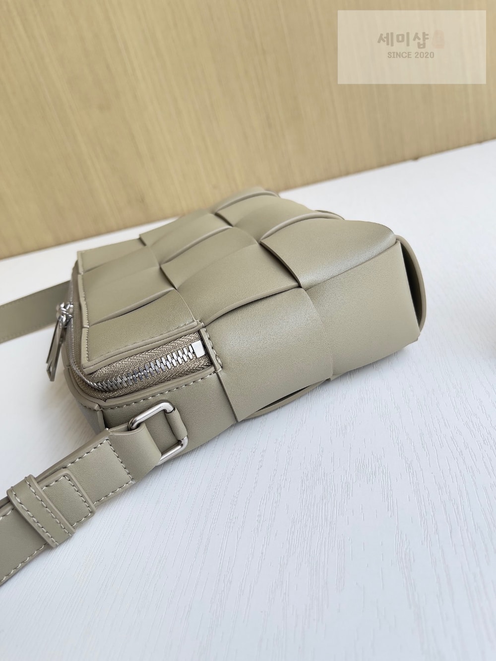 Bottega Veneta Bottega Veneta Cassette Camera Bag Bag 9번 이미지