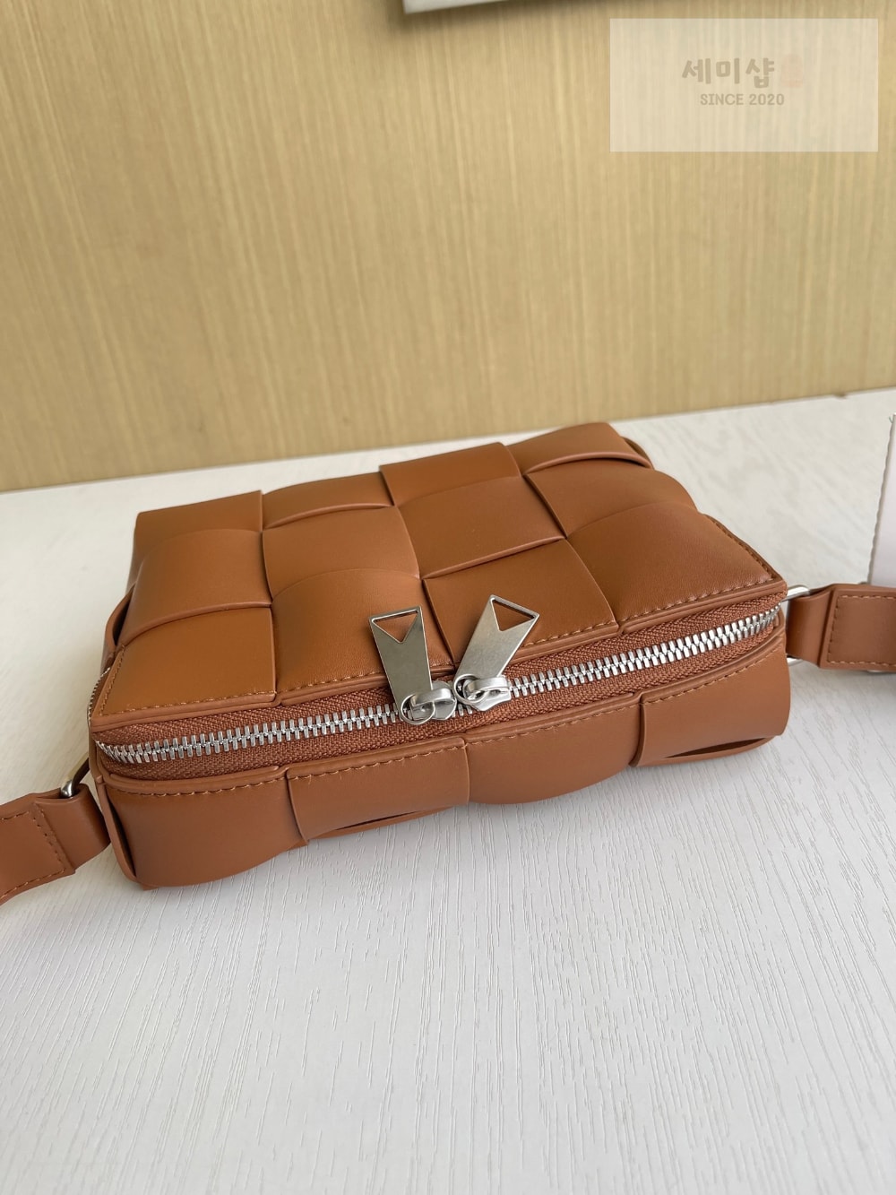 Bottega Veneta Bottega Veneta Cassette Camera Bag Bag 4번 이미지