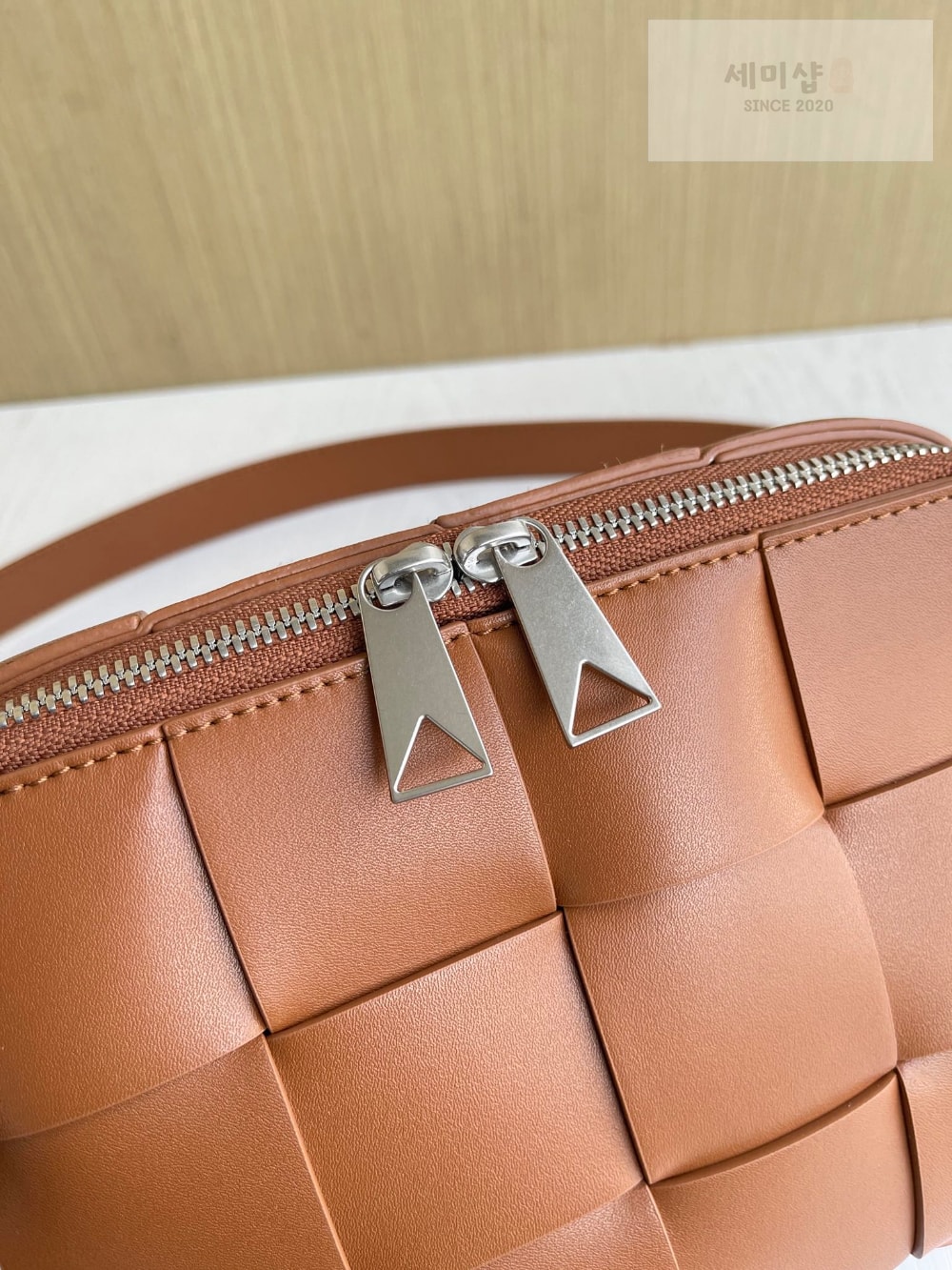 Bottega Veneta Bottega Veneta Cassette Camera Bag Bag 5번 이미지