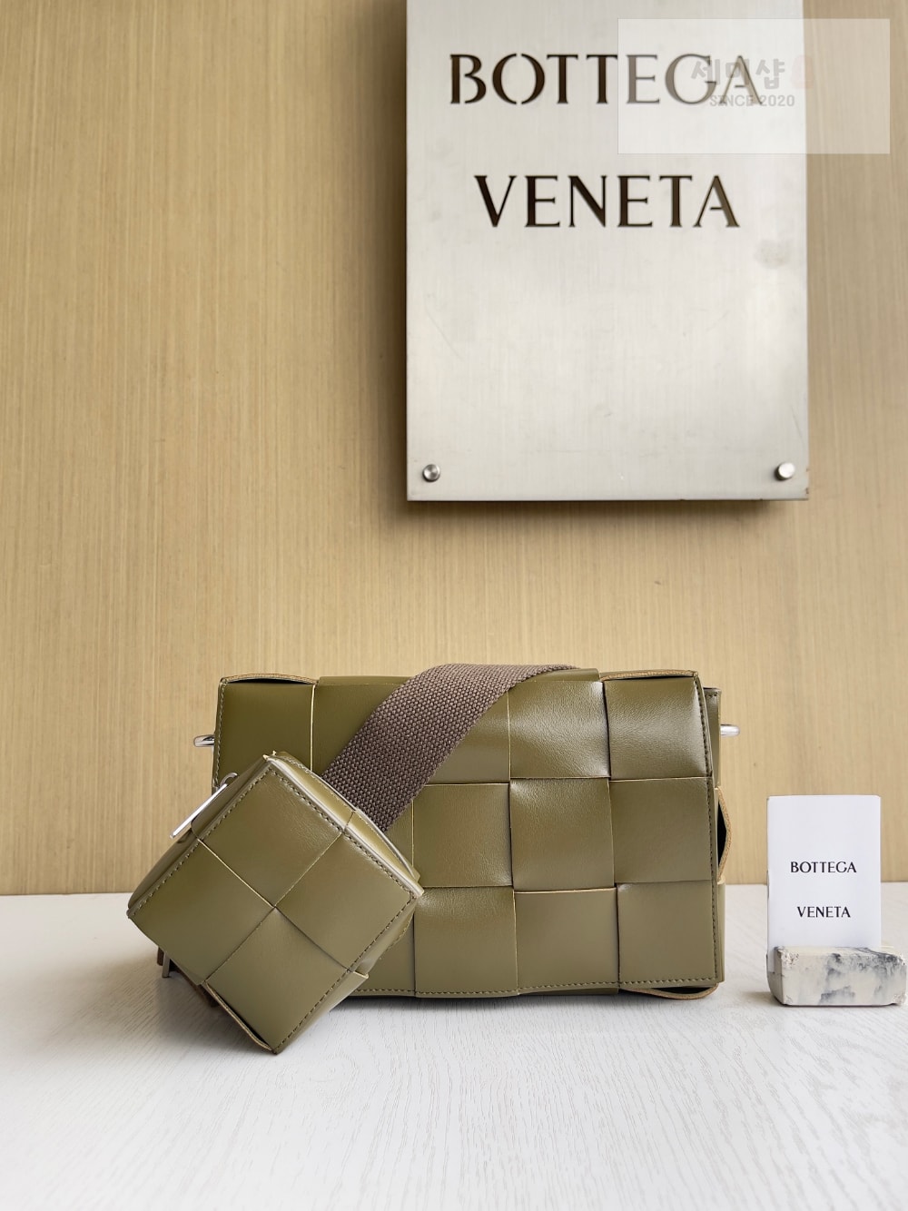 Bottega Veneta Bottega Veneta Cassette With Versatile Strap Bag 1번 이미지