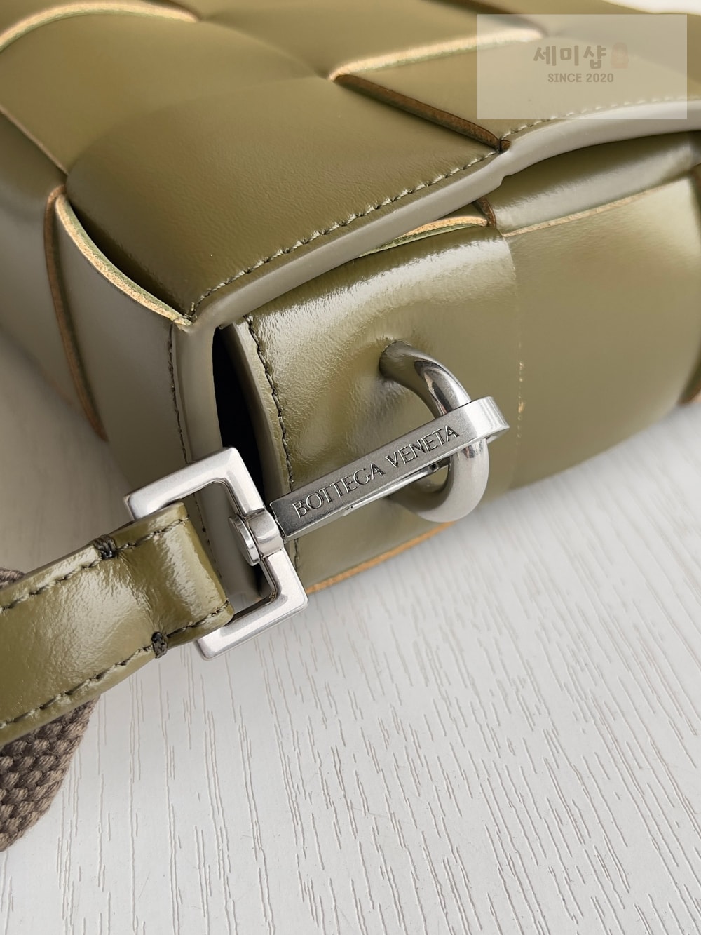 Bottega Veneta Bottega Veneta Cassette With Versatile Strap Bag 9번 이미지