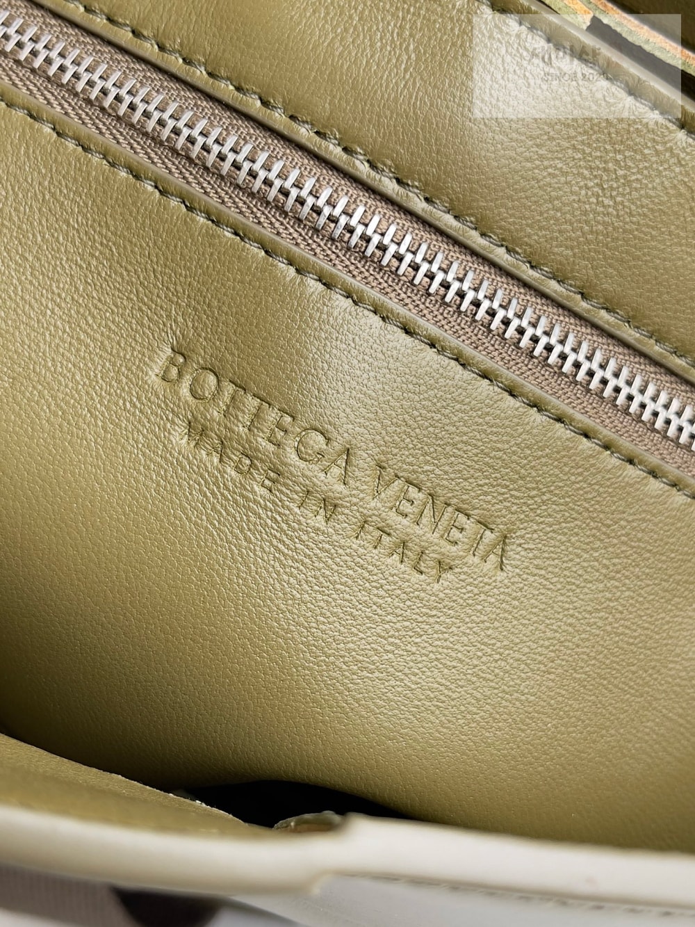 Bottega Veneta Bottega Veneta Cassette With Versatile Strap Bag 5번 이미지