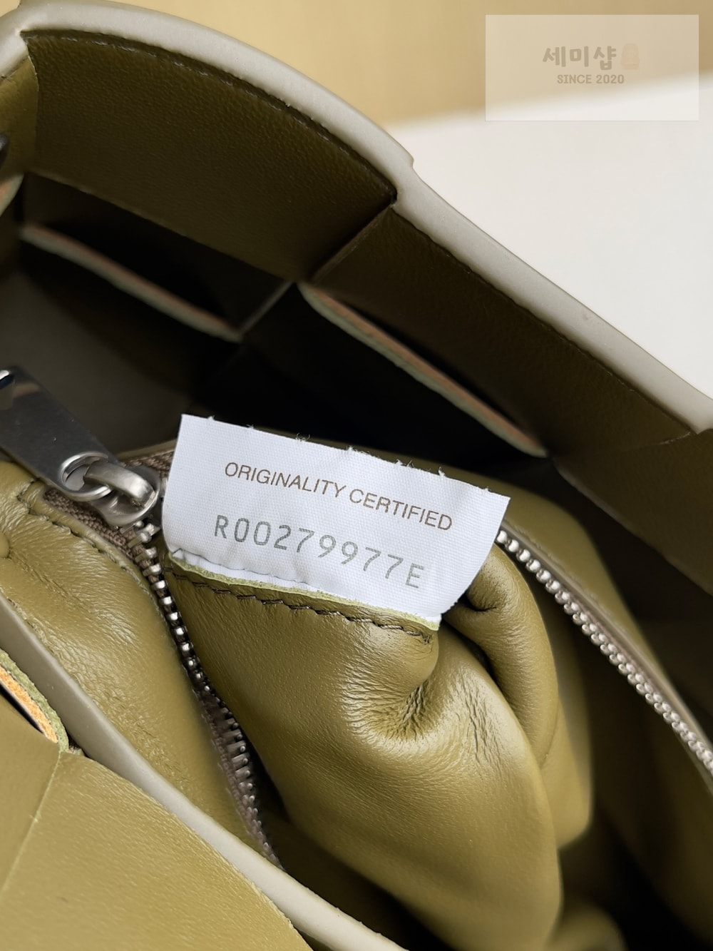 Bottega Veneta Bottega Veneta Cassette With Versatile Strap Bag 6번 이미지