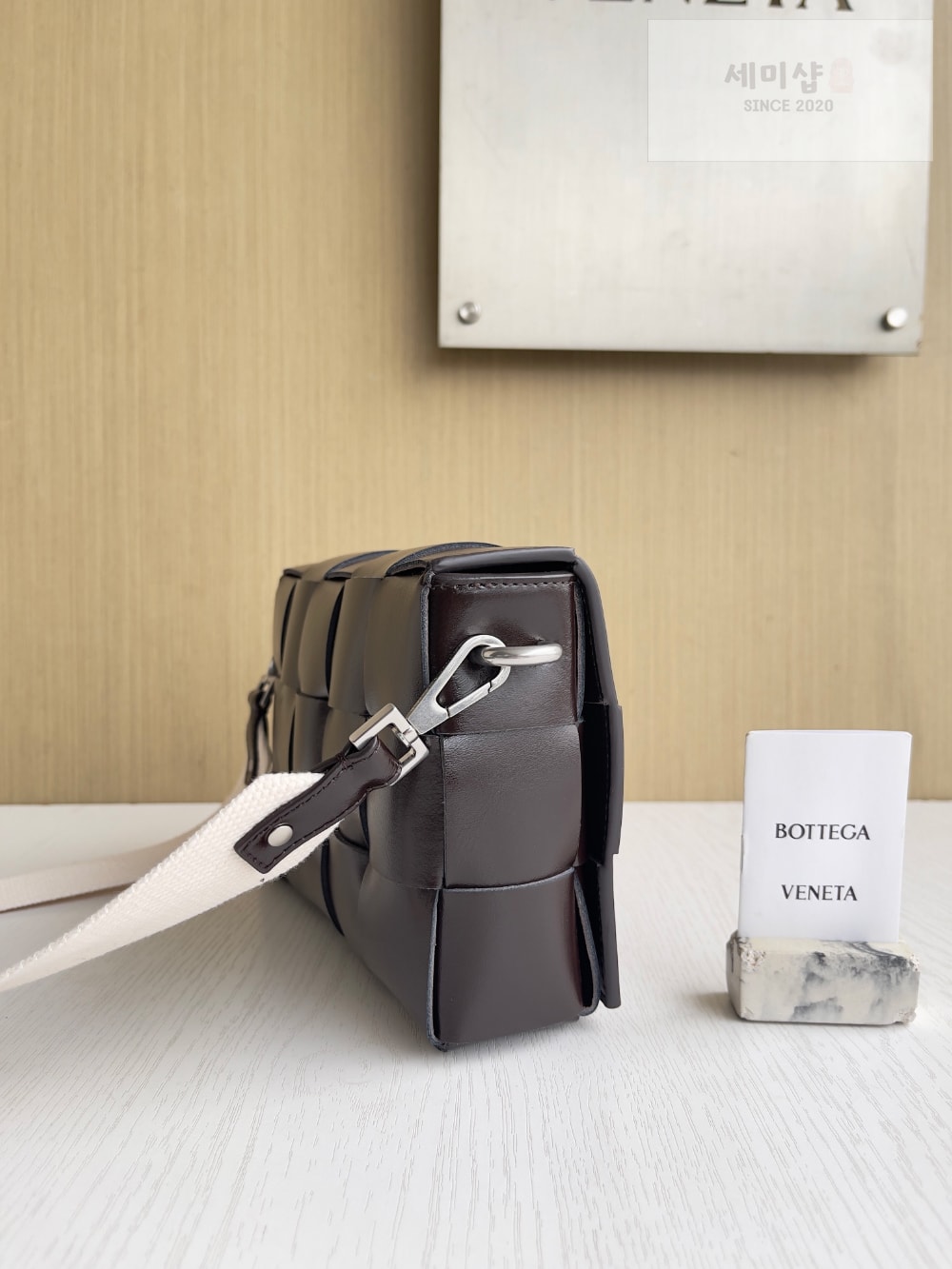 Bottega Veneta Bottega Veneta Cassette With Versatile Strap Bag 1번 이미지