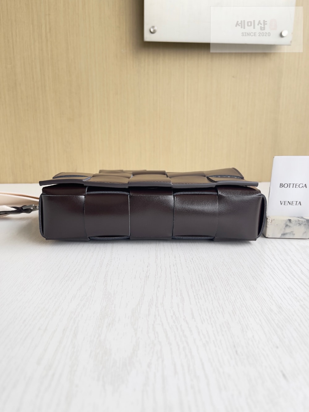 Bottega Veneta Bottega Veneta Cassette With Versatile Strap Bag 2번 이미지