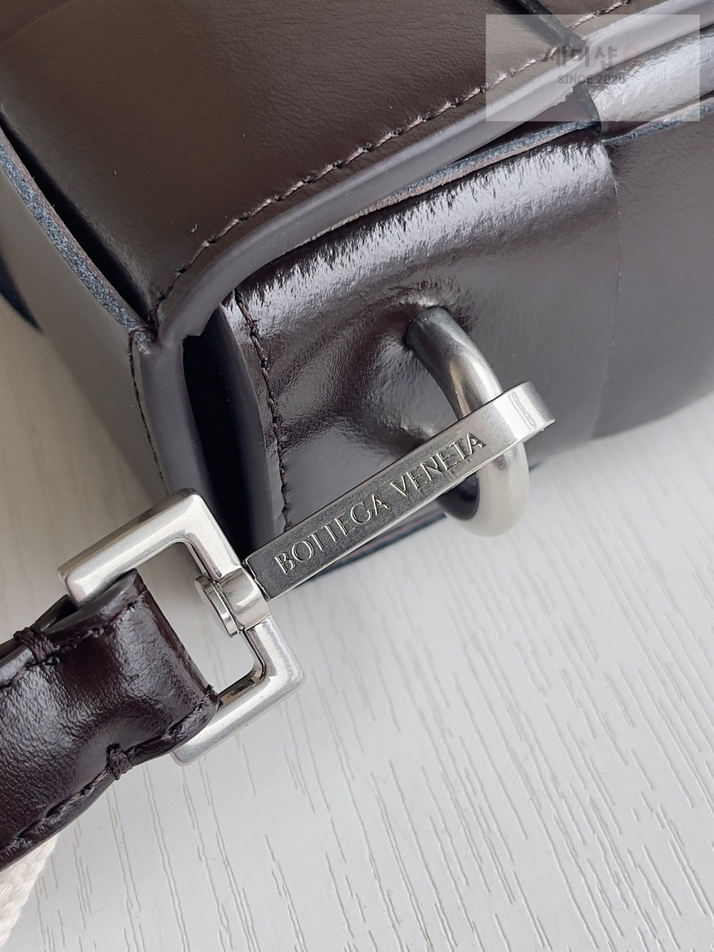 Bottega Veneta Bottega Veneta Cassette With Versatile Strap Bag 3번 이미지