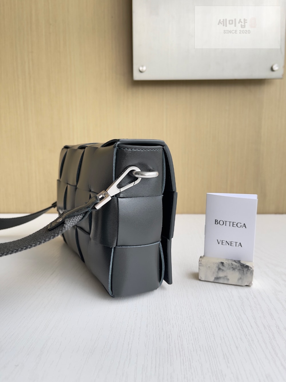 Bottega Veneta Bottega Veneta Cassette With Versatile Strap Bag 2번 이미지