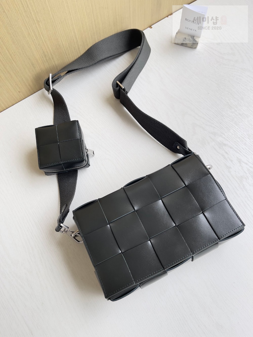 Bottega Veneta Bottega Veneta Cassette With Versatile Strap Bag 5번 이미지