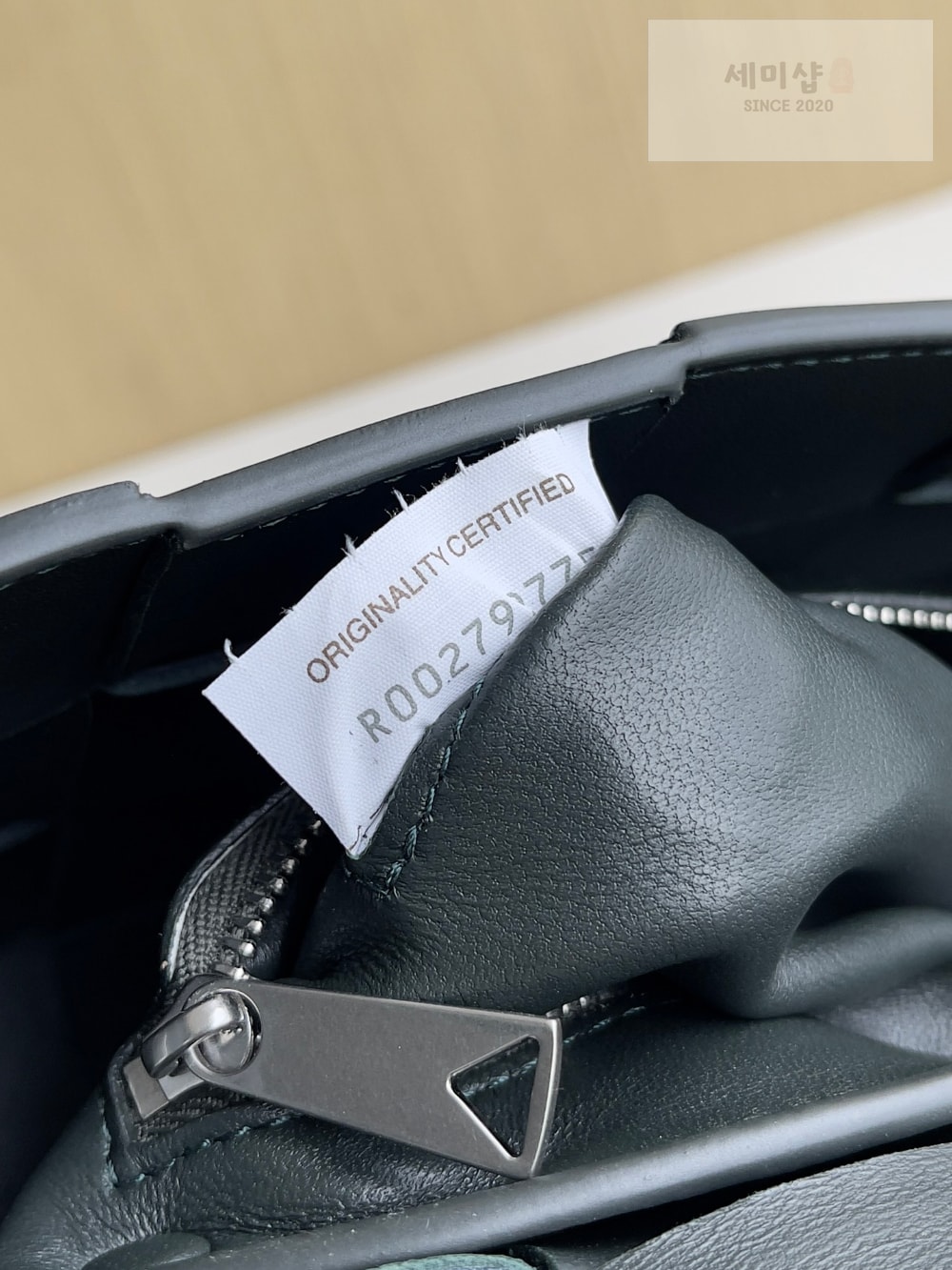 Bottega Veneta Bottega Veneta Cassette With Versatile Strap Bag 9번 이미지